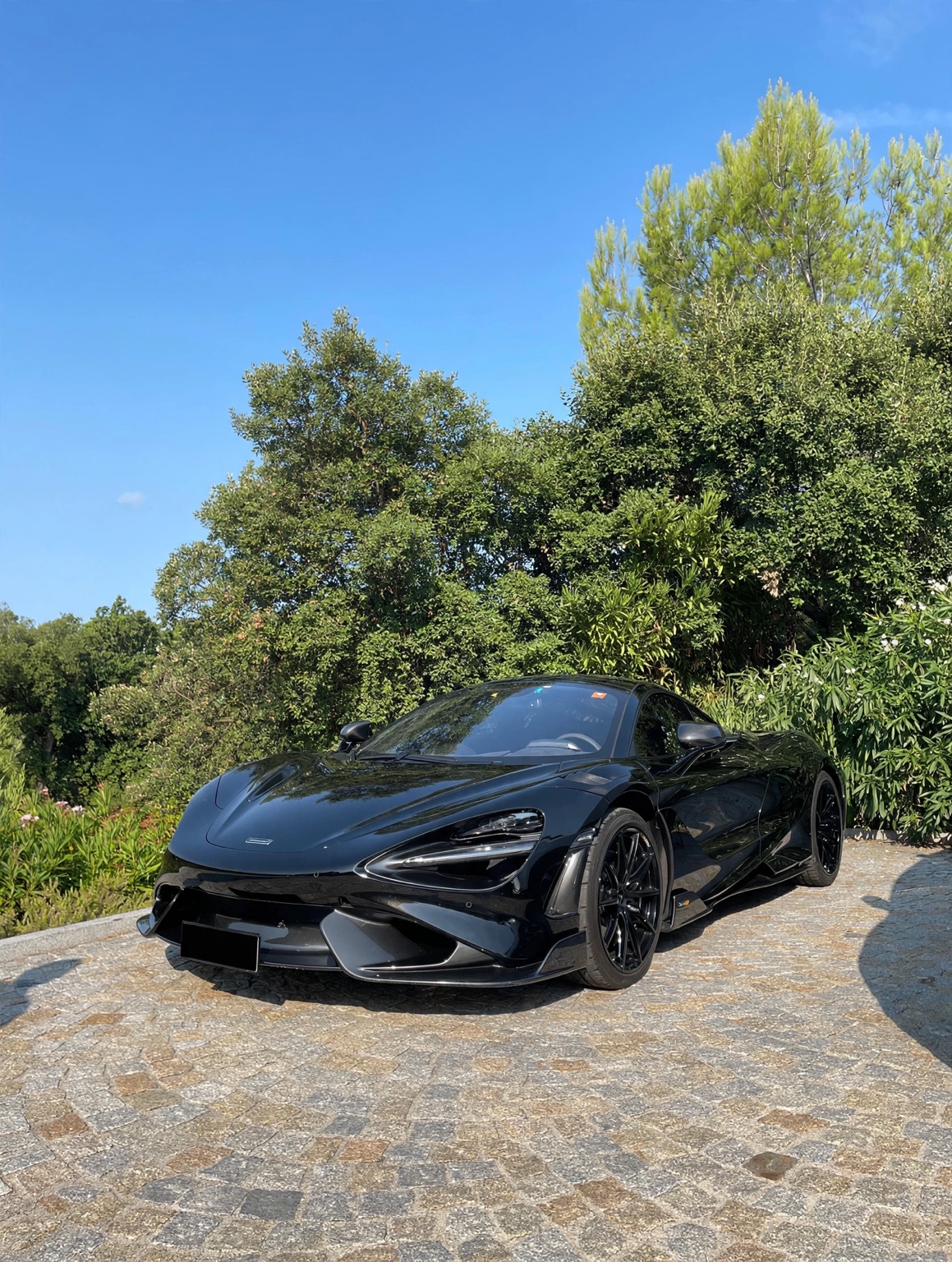 McLaren 765LT delivered in Saint-Tropez